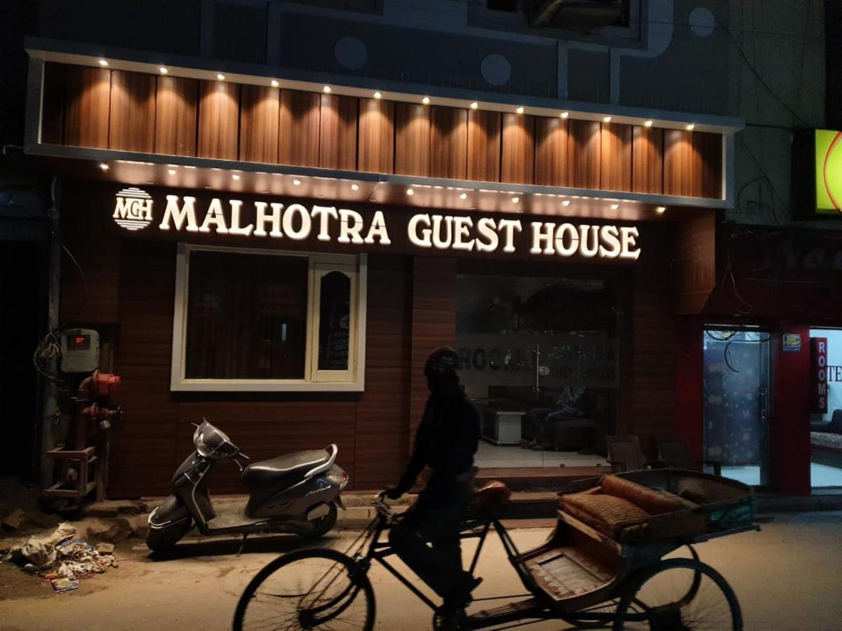 Hotel Malhotra Inn 50 Meter From Golden Temple Amritszár Kültér fotó